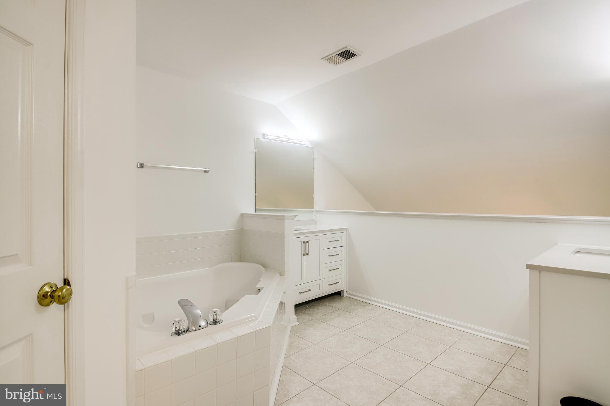 1244 Vintage Place Reston, VA 20194 - Photo 36 of 43 Gallery Image 36
