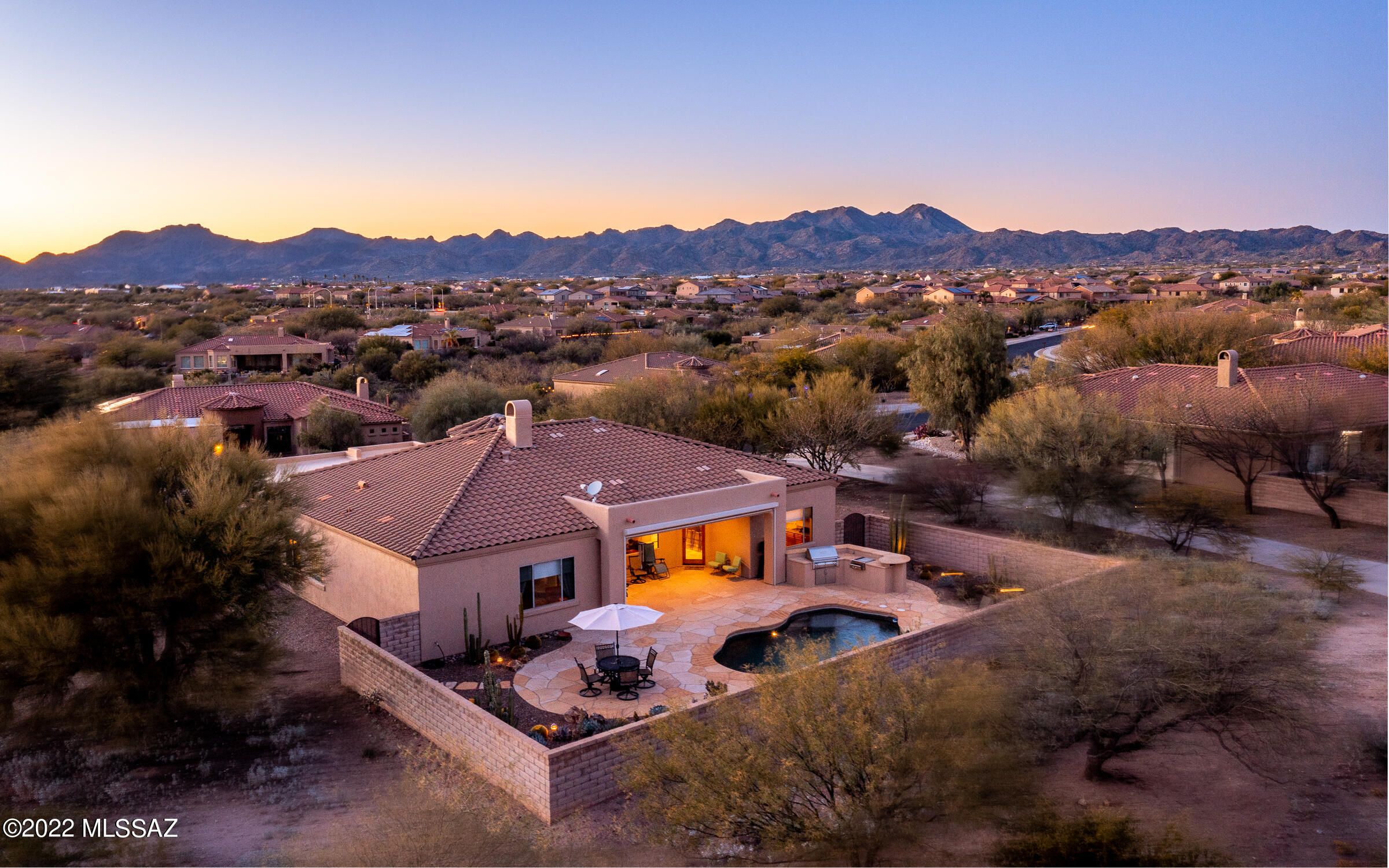 12658 North Yellow Bird Road Tucson, AZ 85755 - Photo 2 of 44
