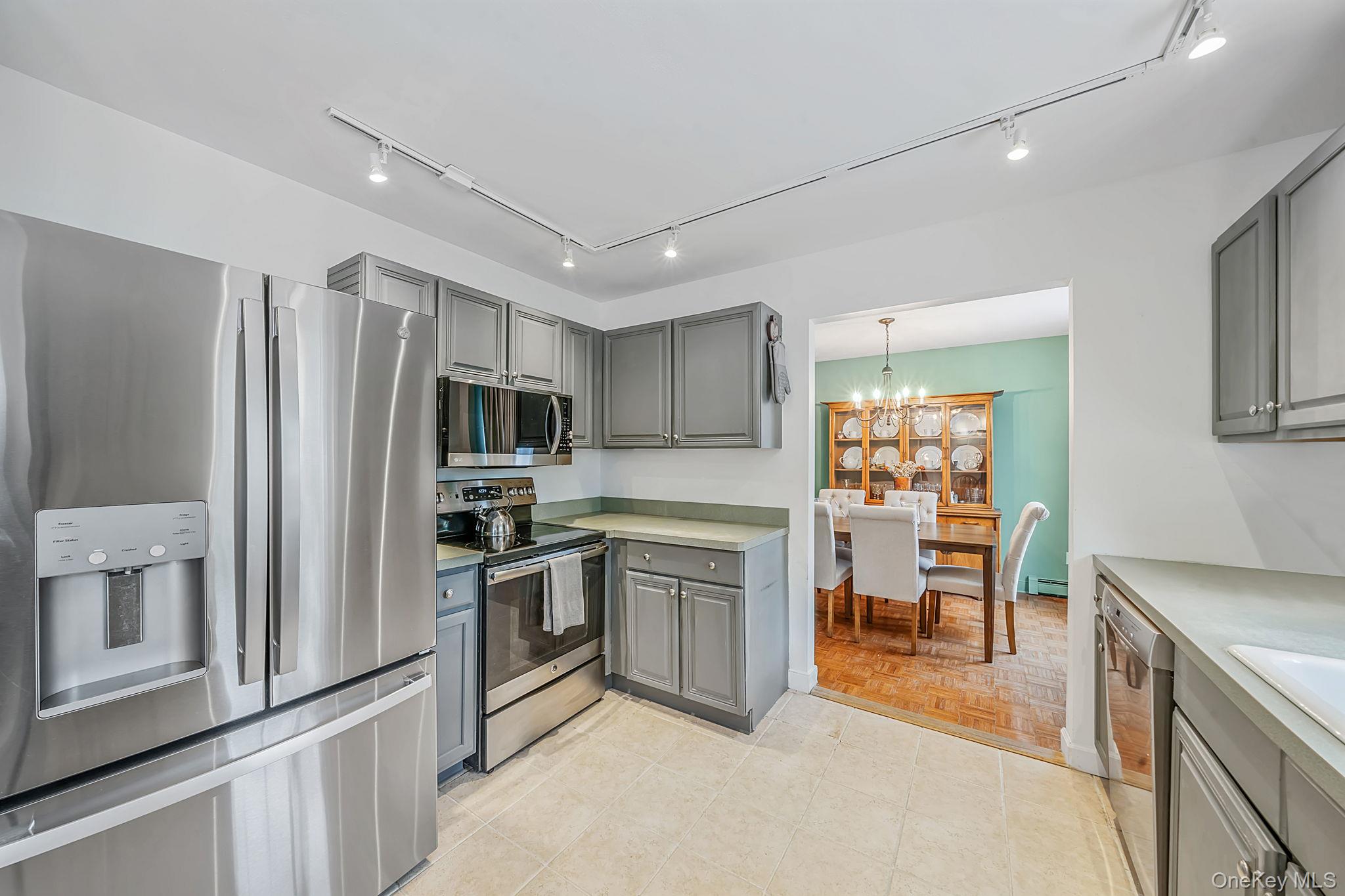 4 Green Terrace Ridge, NY 11961 - Photo 14 of 34
