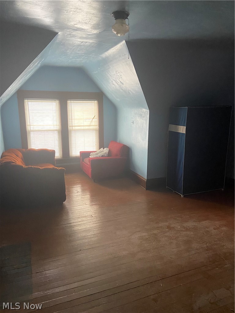 1846 Mannering Road Cleveland, OH 44112 - Photo 26 of 34 3rd flr livingroom
