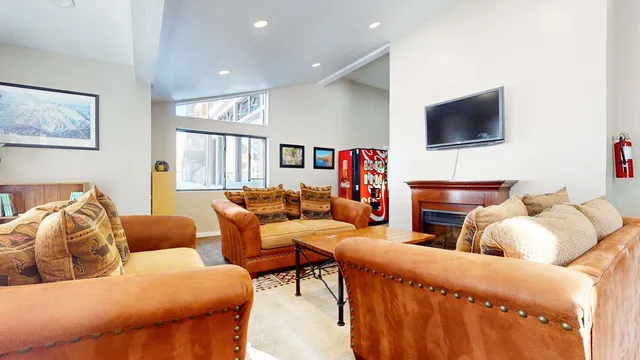 $712,000 | 248 Mammoth Slopes Drive, Unit 9, Mammoth Lakes, CA 93546