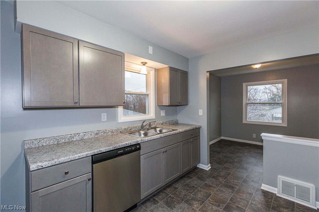 340 Hillman Road Akron, OH 44312 - Photo 14 of 31