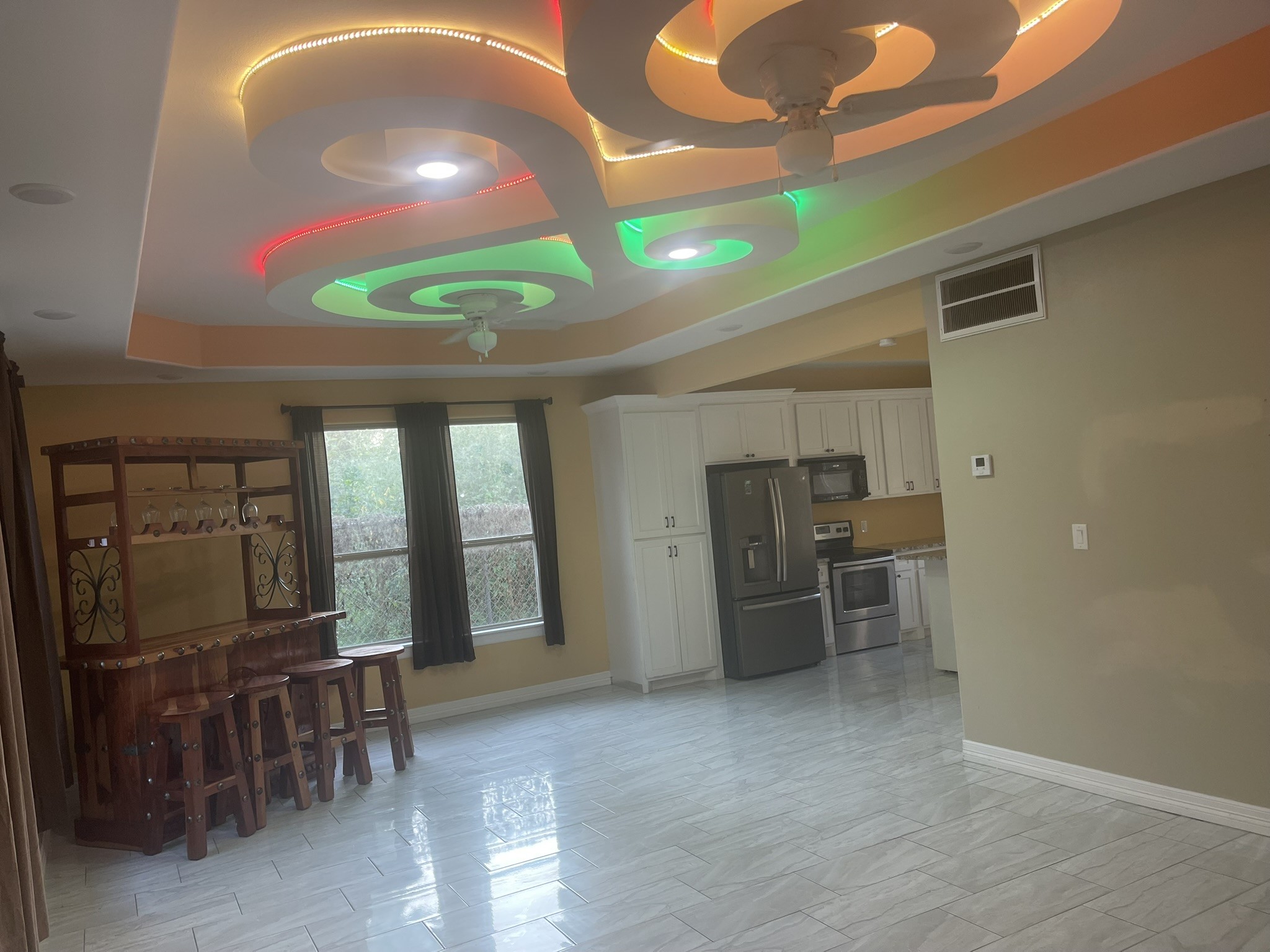 5829 Hartwick Road Houston, TX 77016 - Photo 31 of 47 a room with furniture and window