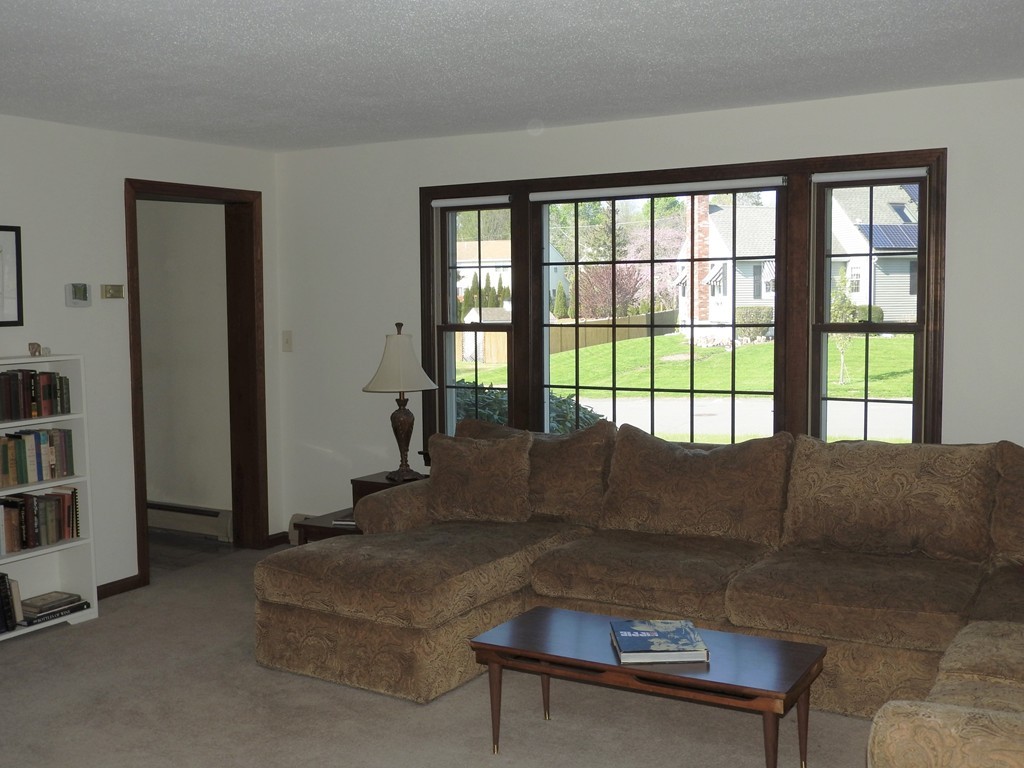 35 Coachman Lane Methuen, MA 01844 - Photo 4 of 16 Gallery Image 4