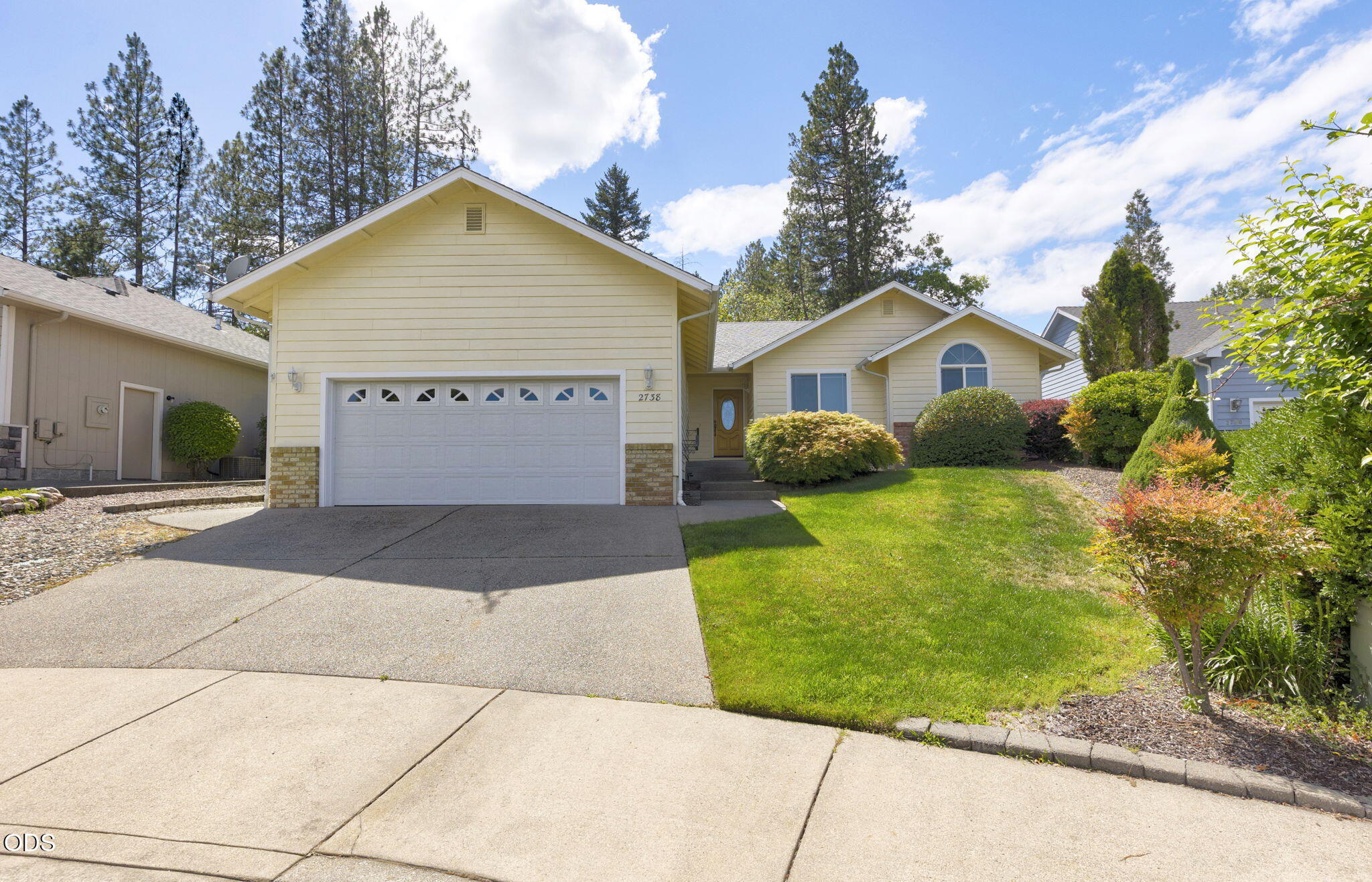 2738 Trinity Way Grants Pass, OR 97527 - Photo 2 of 42