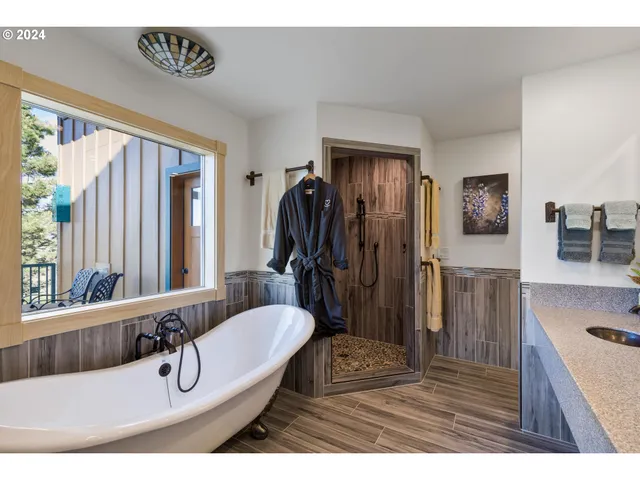 a en suite bathroom with a double vanity sink tub and mirror
