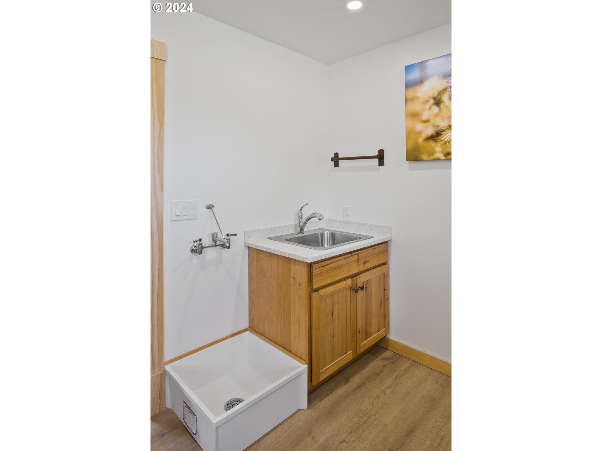 45371 Hackmore Drive Seneca, OR 97873 - Photo 27 of 37 a bathroom with a sink and a mirror