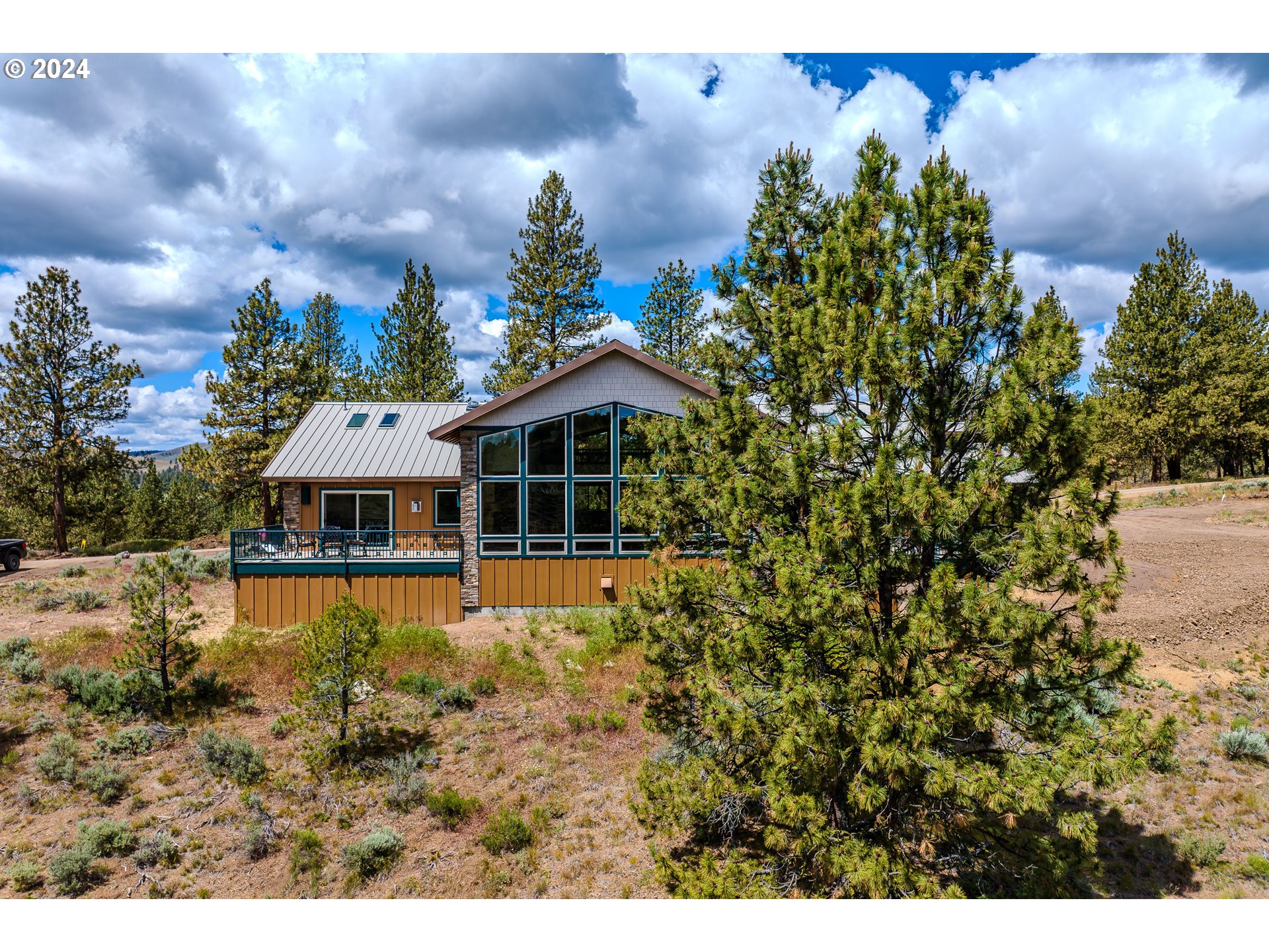 45371 Hackmore Drive Seneca, OR 97873 - Photo 30 of 37 a backyard of a house with lots of green space