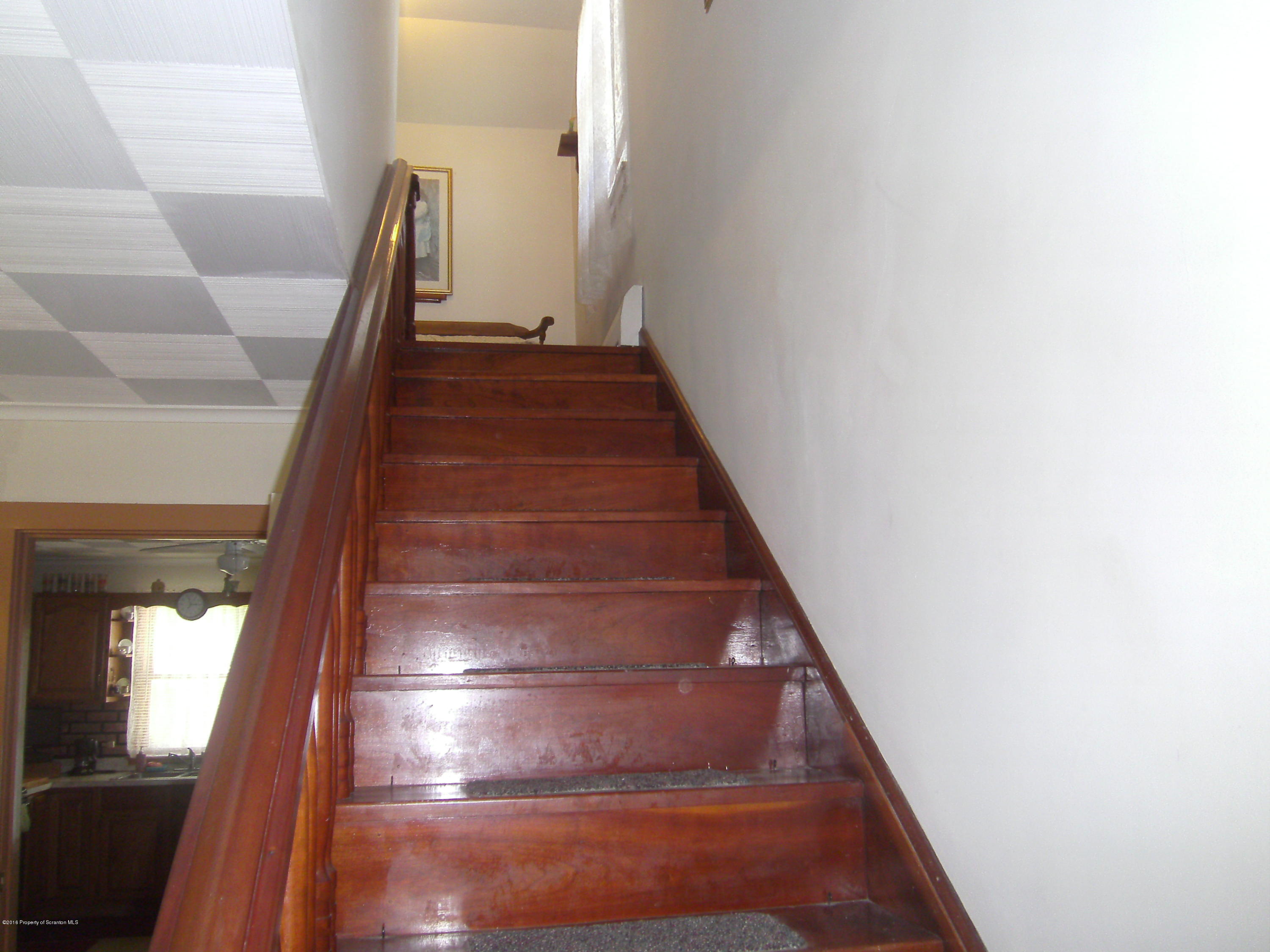 855 Becks Crossing Road Moscow, PA 18444 - Photo 22 of 43 a view of entryway