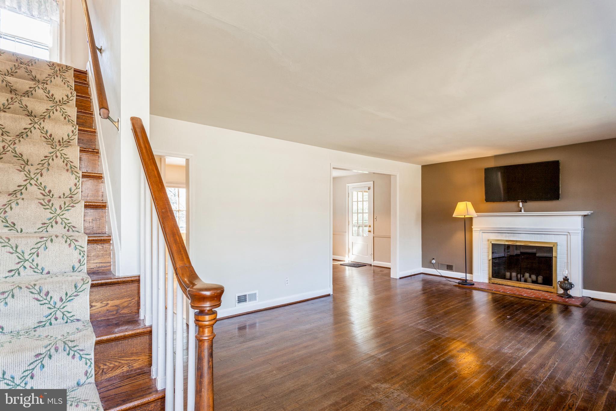 809 Eton Road Towson, MD 21204 - Photo 9 of 45 Living Room
