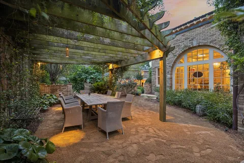 $4,600,000 | 15 Courtlandt Place, Houston, TX 77006