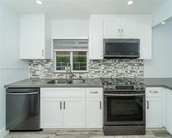 $4,500 | 19441 Northwest 59th Place, Hialeah, FL 33015