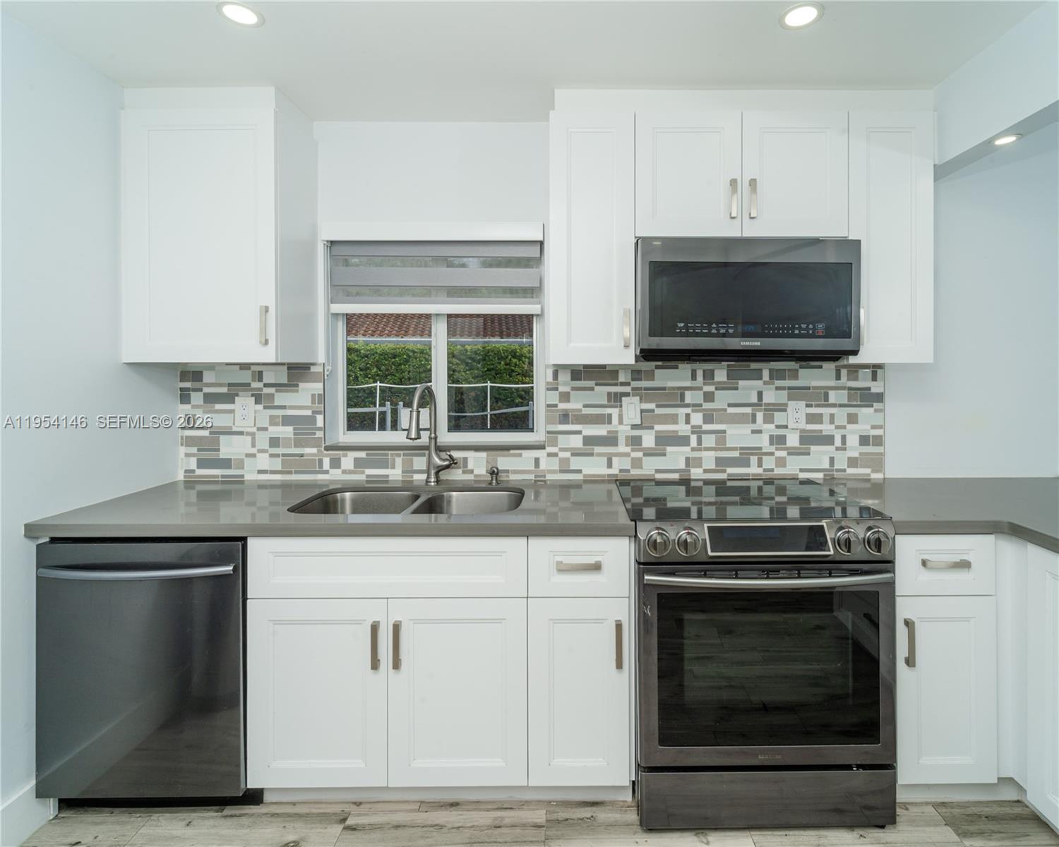 19441 Northwest 59th Place Hialeah, FL 33015 - Photo 9 of 30