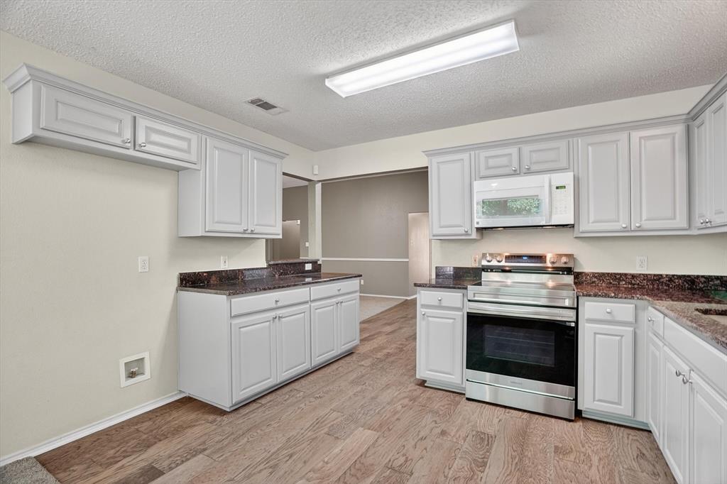 549 Dylan Court Azle, TX 76020 - Photo 7 of 22