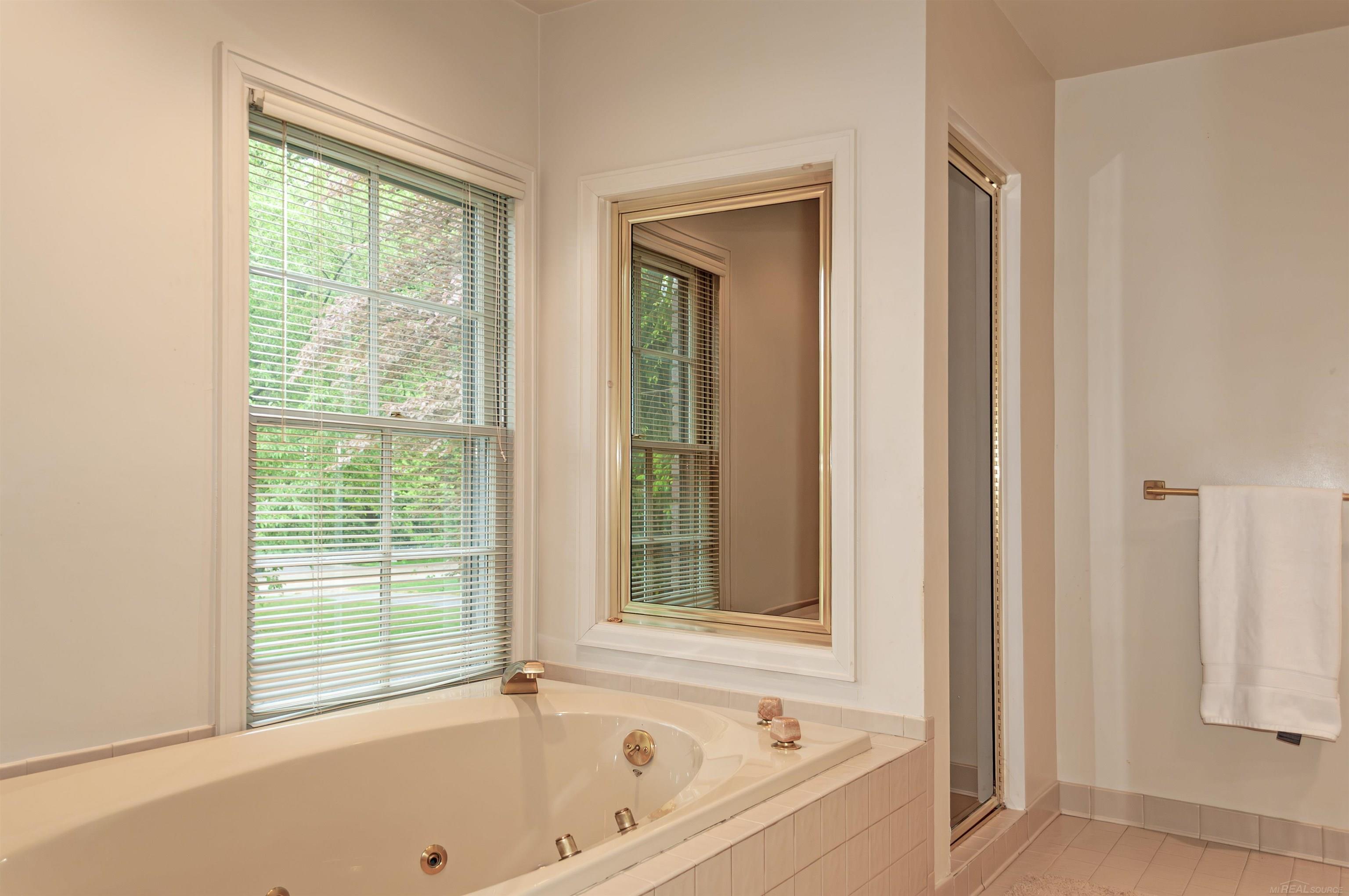 570 Oxford Road Grosse Pointe, MI 48236 - Photo 47 of 99 50141978-ec0bac00-37d8-44b2-ab6c-549ddd54ff3e.JPG