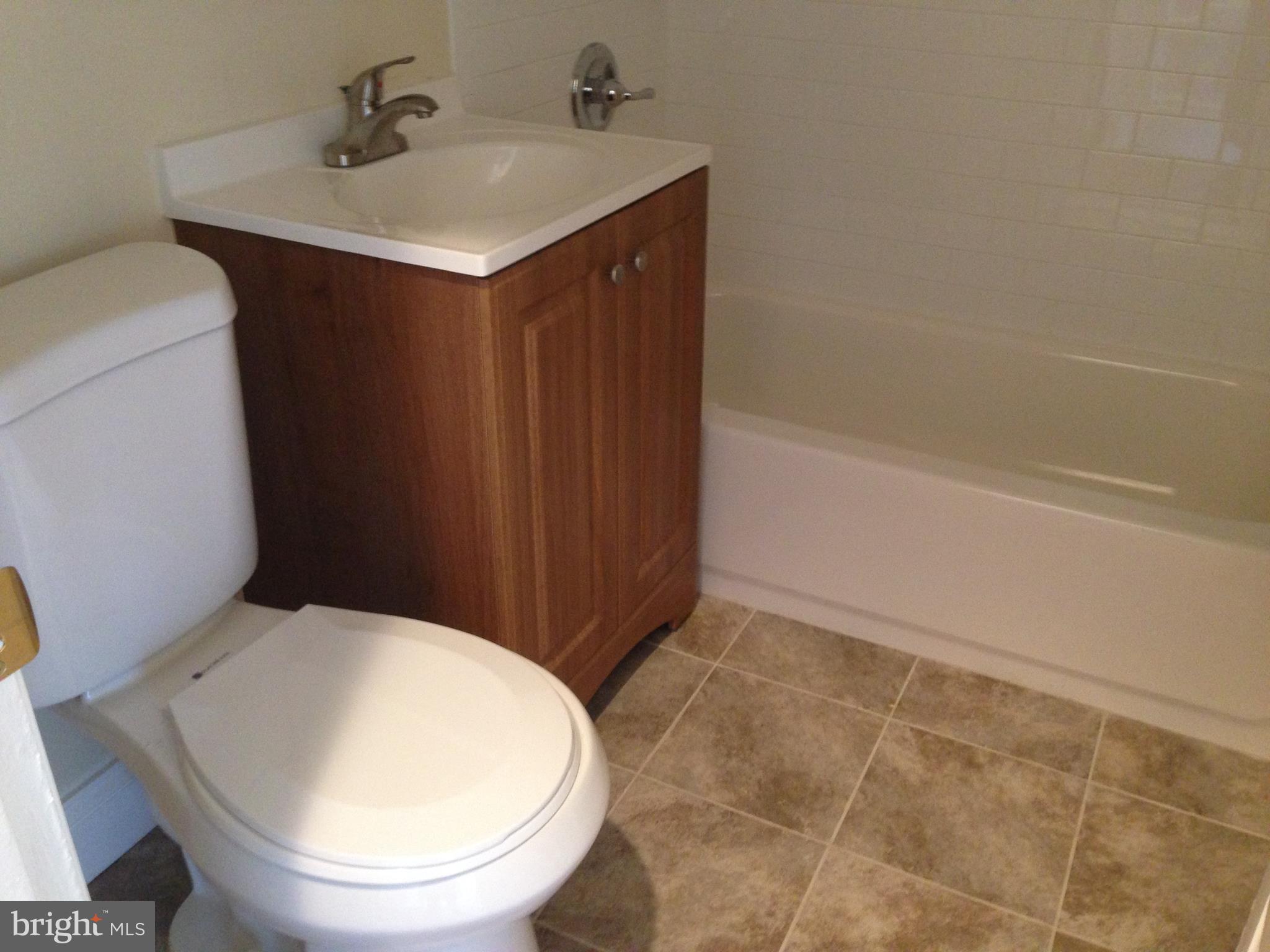 1401 Ridge Place Southeast Washington, DC 20020 - Photo 21 of 23 Main Upper Bath