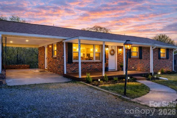 $215,000 | 1231 2nd Street Southeast, Hickory, NC 28602