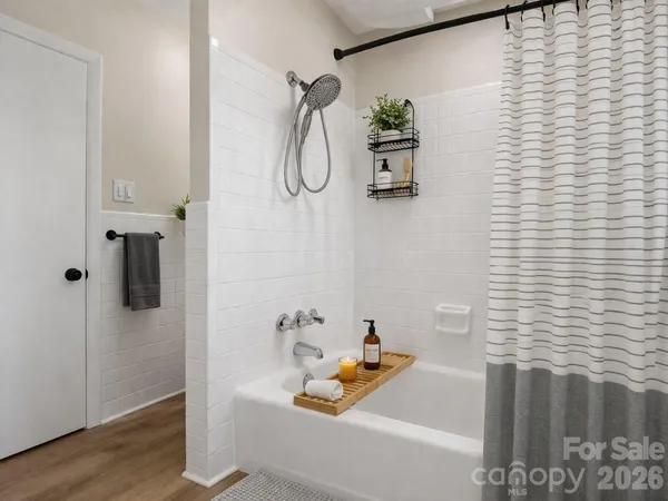 $215,000 | 1231 2nd Street Southeast, Hickory, NC 28602