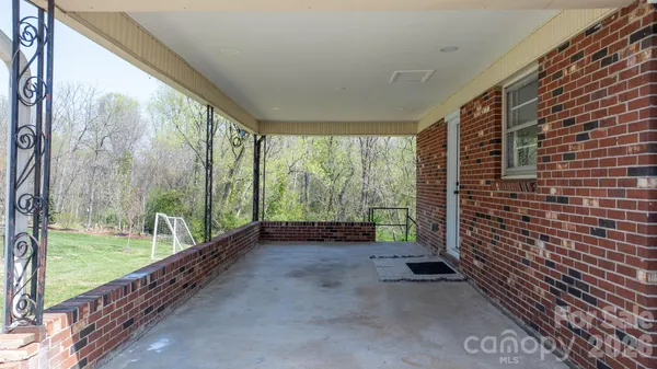 $215,000 | 1231 2nd Street Southeast, Hickory, NC 28602