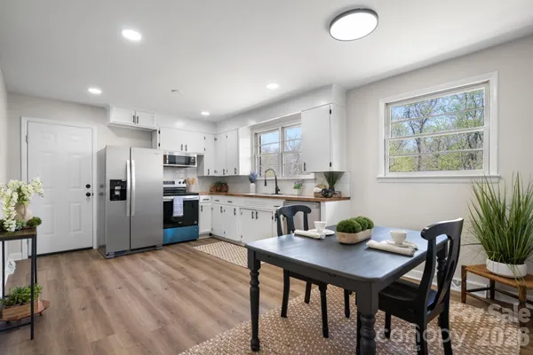 $215,000 | 1231 2nd Street Southeast, Hickory, NC 28602