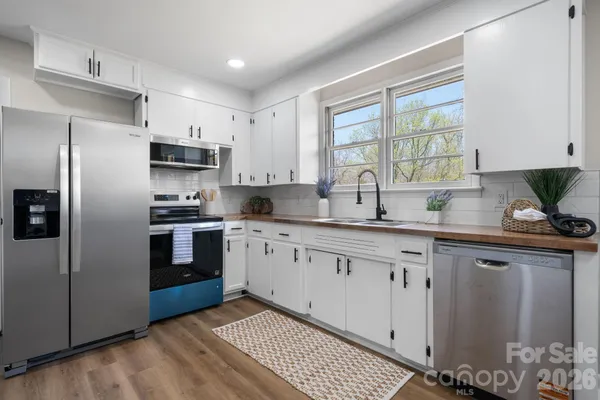 $215,000 | 1231 2nd Street Southeast, Hickory, NC 28602