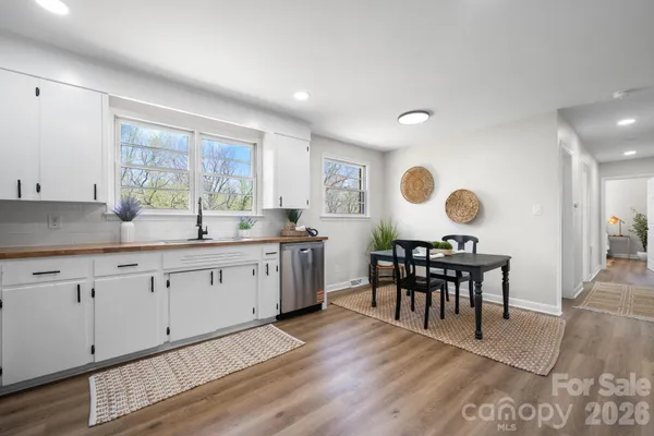 $215,000 | 1231 2nd Street Southeast, Hickory, NC 28602