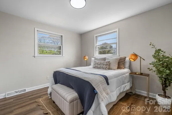 $215,000 | 1231 2nd Street Southeast, Hickory, NC 28602