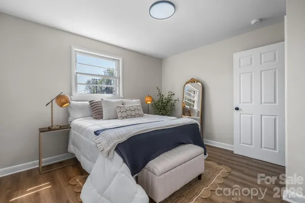 $215,000 | 1231 2nd Street Southeast, Hickory, NC 28602