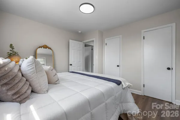 $215,000 | 1231 2nd Street Southeast, Hickory, NC 28602