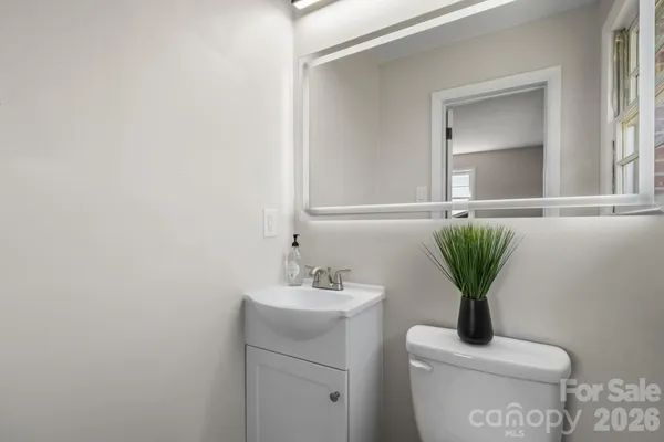 $215,000 | 1231 2nd Street Southeast, Hickory, NC 28602