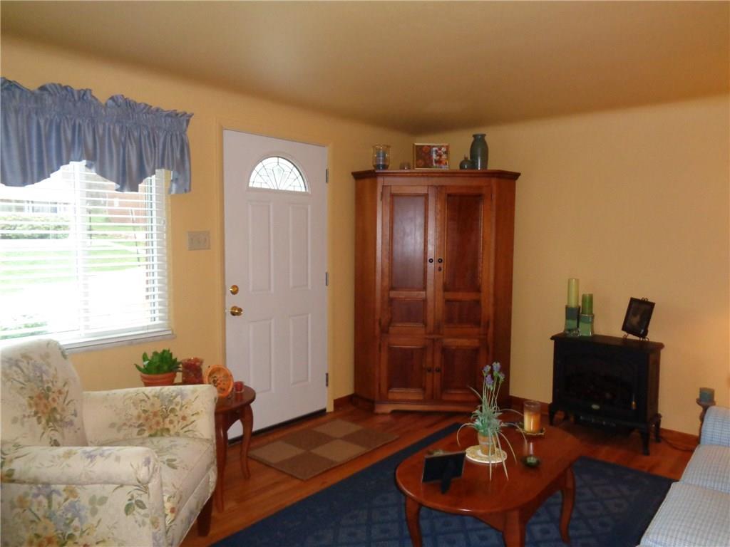 124 KIngs Road Braddock Hills, PA 15221 - Photo 2 of 25 Living Room