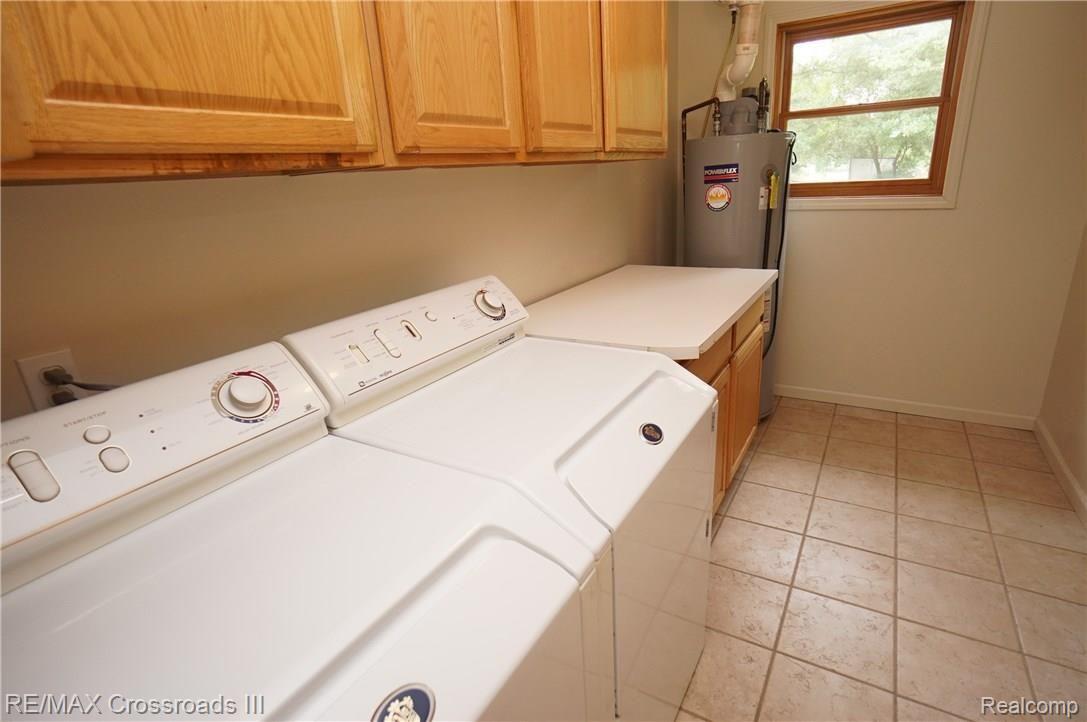19234 Sumpter Road Belleville, MI 48111 - Photo 23 of 31 Laundry room