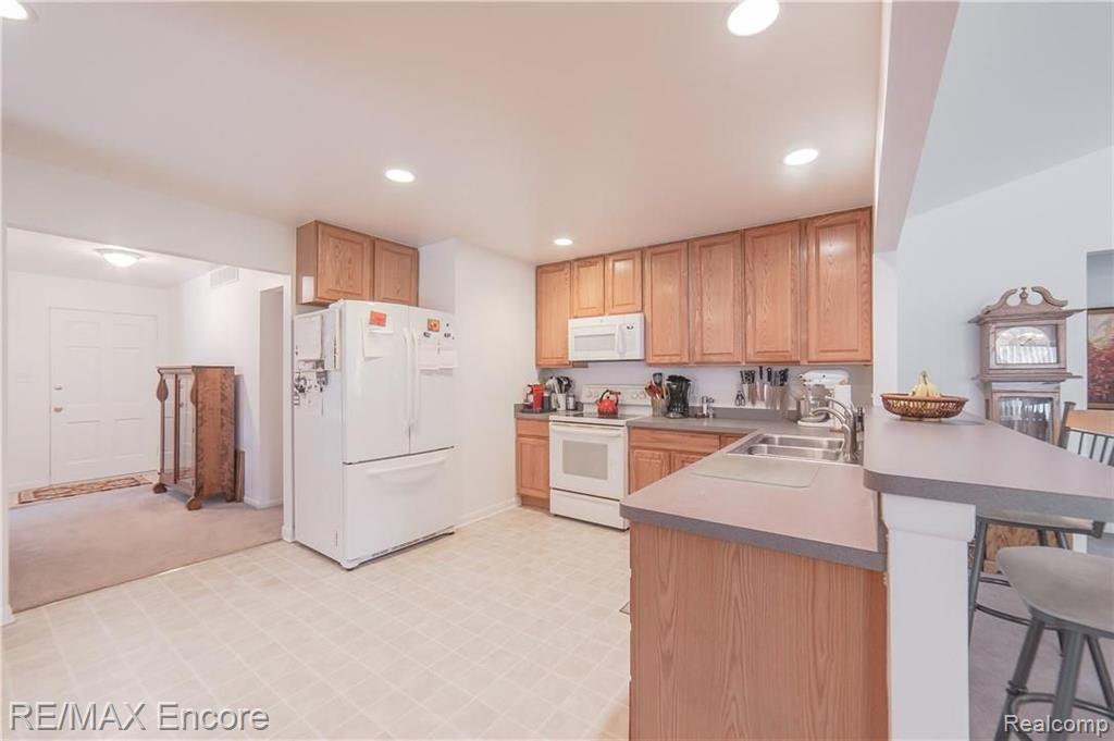 1082 Avon Manor Road Rochester Hills, MI 48307 - Photo 13 of 40