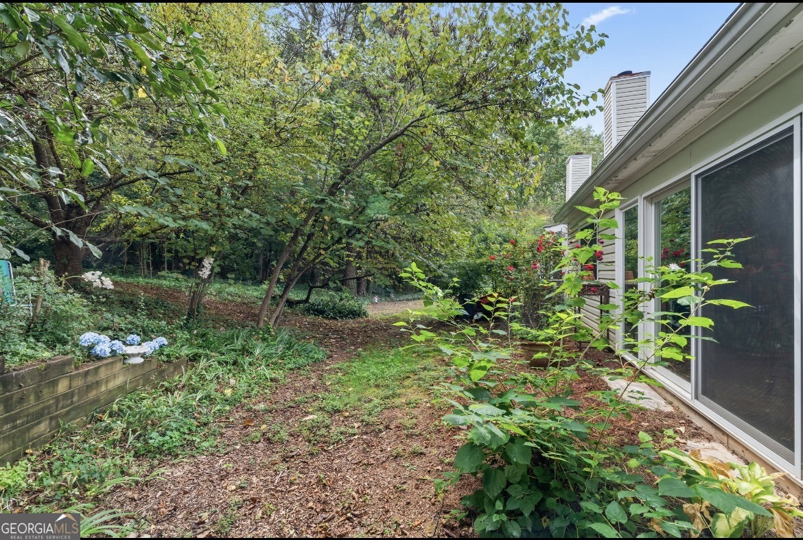 81 Hampshire Court Avondale Estates, GA 30002 - Photo 30 of 50 a view of a garden with plants