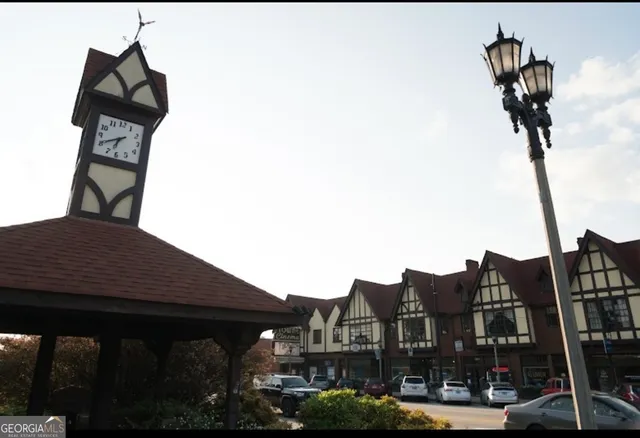 $3,400 | 81 Hampshire Court, Avondale Estates, GA 30002