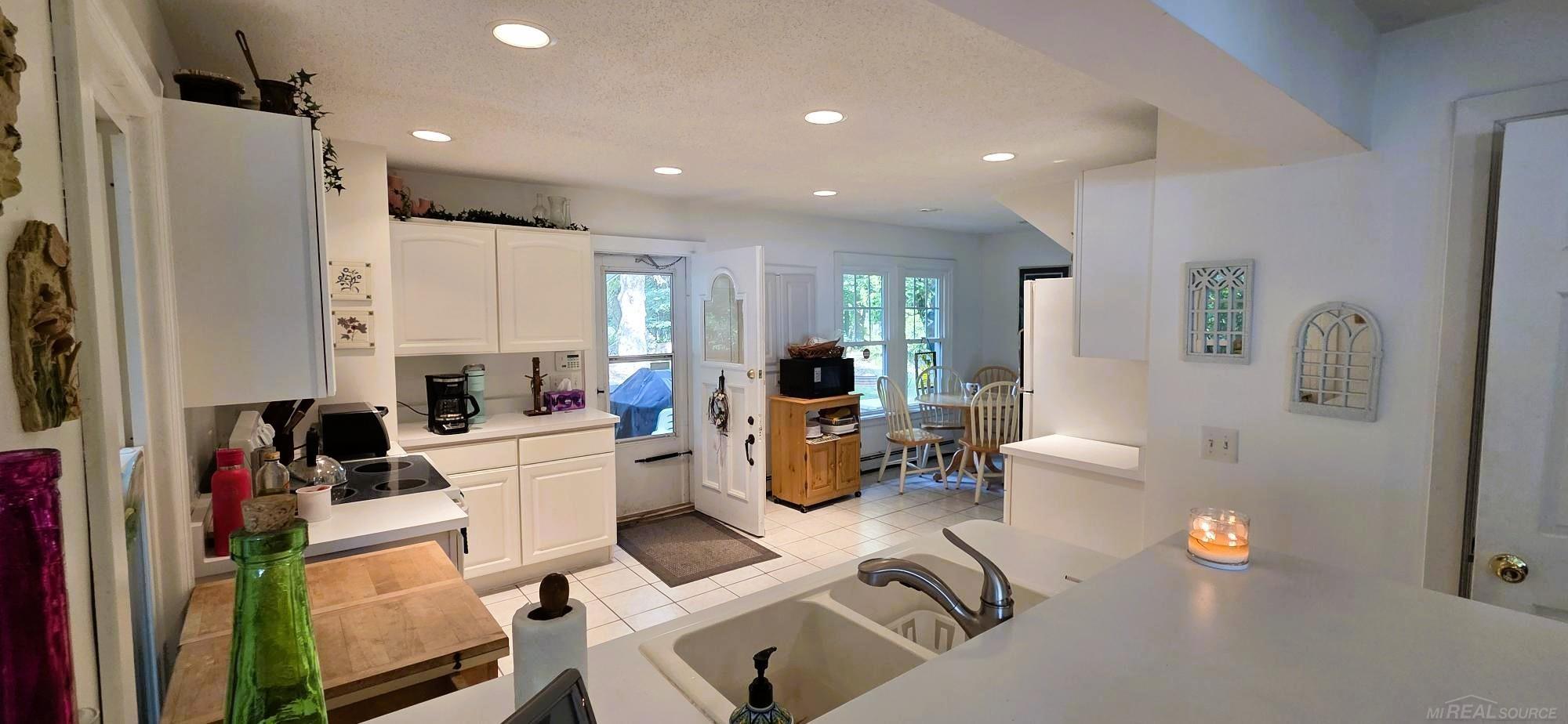 3671 Lakeshore Road Lexington, MI 48450 - Photo 14 of 54 Counter Seating
