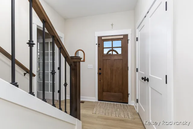 $559,900 | 6450 Est Drive Southwest, Byron Center, MI 49315