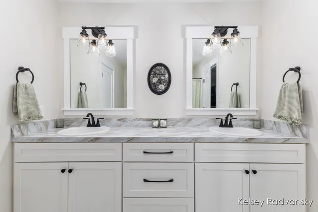 $559,900 | 6450 Est Drive Southwest, Byron Center, MI 49315