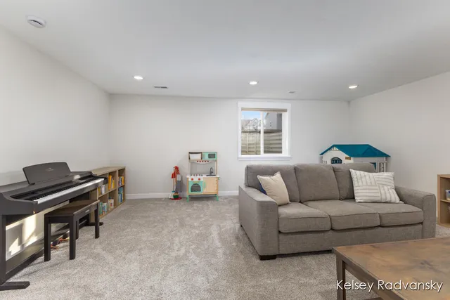 $559,900 | 6450 Est Drive Southwest, Byron Center, MI 49315