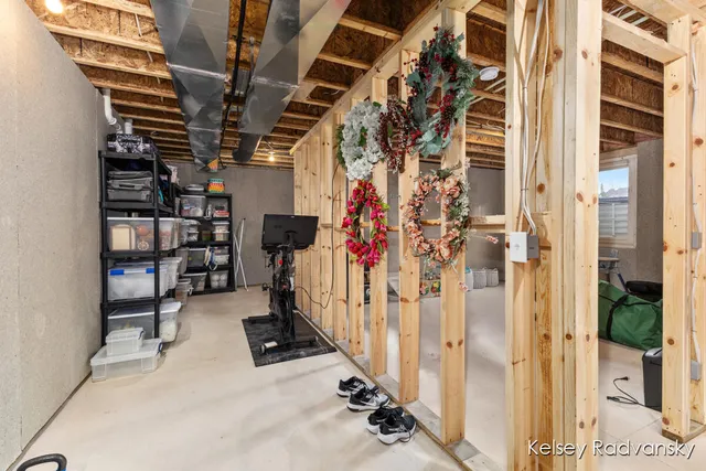 $559,900 | 6450 Est Drive Southwest, Byron Center, MI 49315