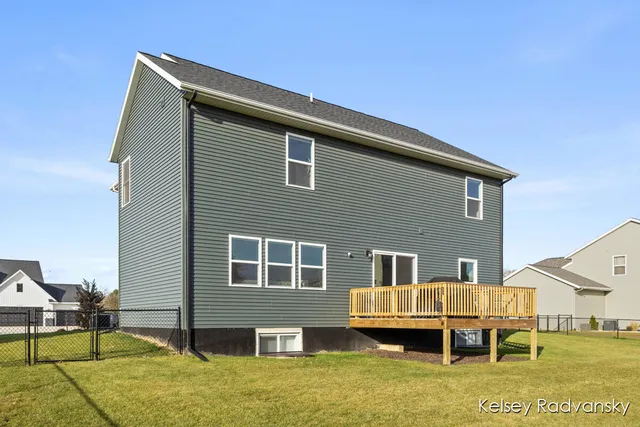 $559,900 | 6450 Est Drive Southwest, Byron Center, MI 49315