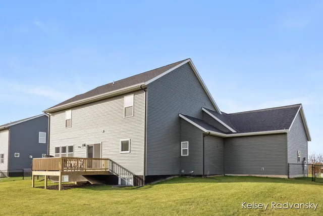 $559,900 | 6450 Est Drive Southwest, Byron Center, MI 49315
