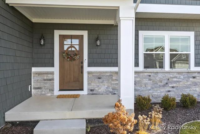 $559,900 | 6450 Est Drive Southwest, Byron Center, MI 49315