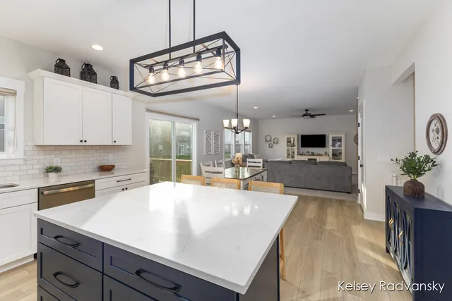 $559,900 | 6450 Est Drive Southwest, Byron Center, MI 49315