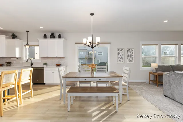 $559,900 | 6450 Est Drive Southwest, Byron Center, MI 49315