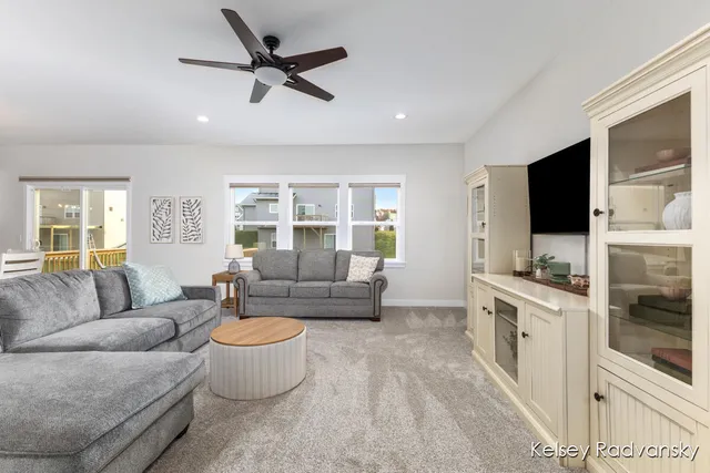 $559,900 | 6450 Est Drive Southwest, Byron Center, MI 49315