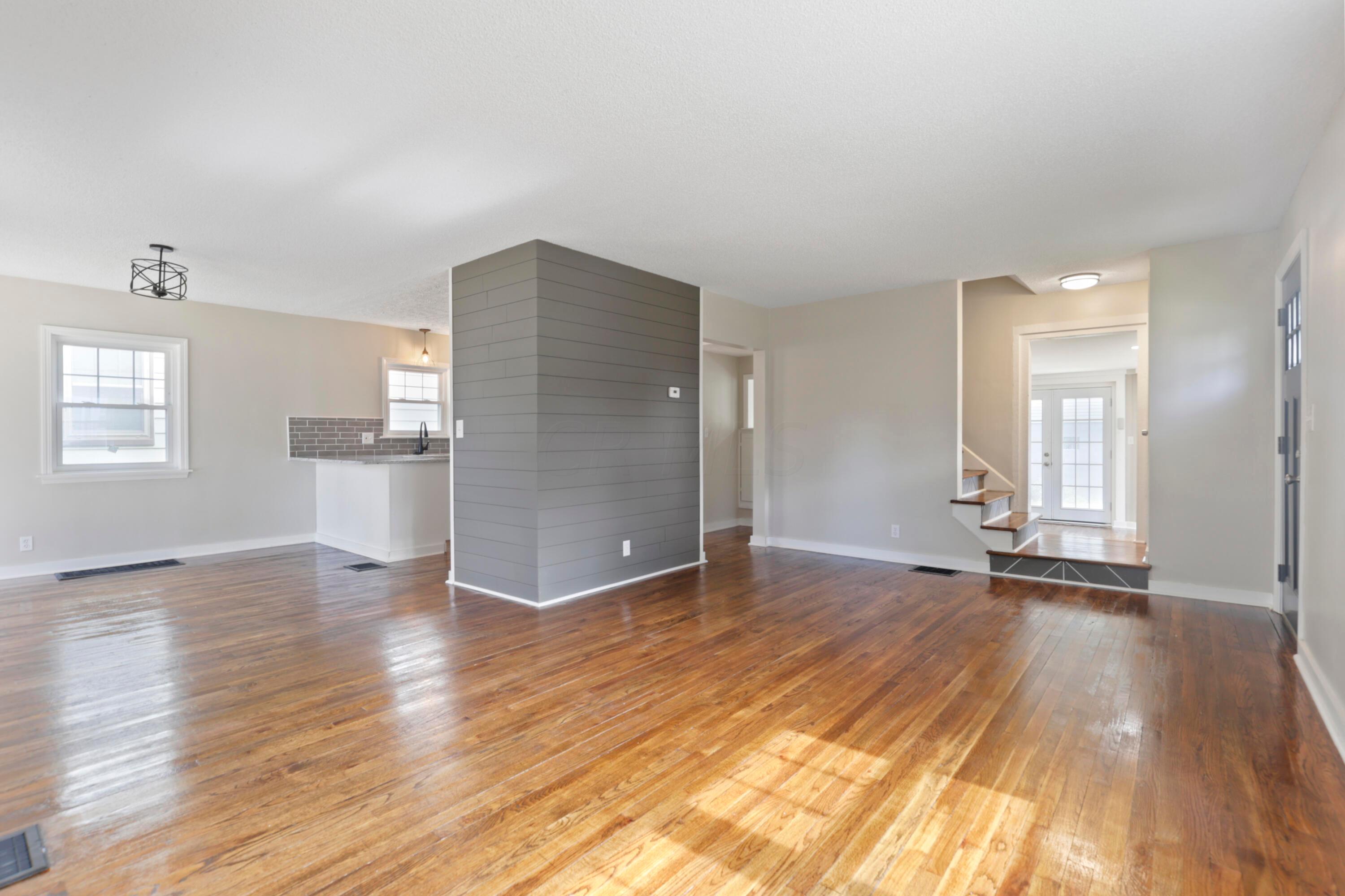 3076 Parkside Road Columbus, OH 43204 - Photo 4 of 45 0N4A4689