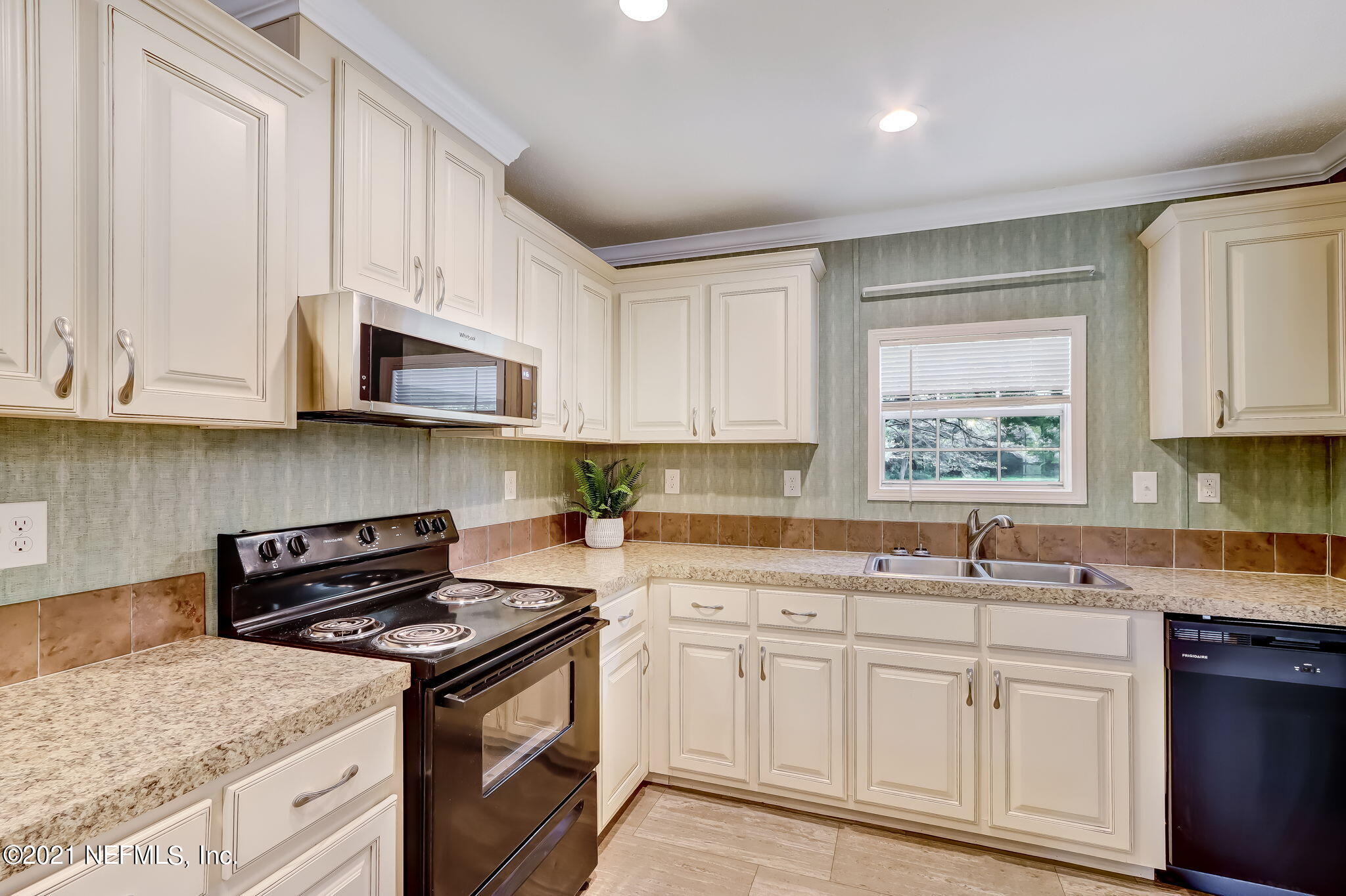 85250 Theresa Road Yulee, FL 32097 - Photo 3 of 16 14-web-or-mls-27_85250 Theresa Rd