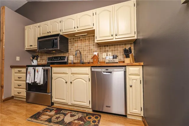 $375,000 | 905 Glenwood Court, Cranberry Township, PA 16066