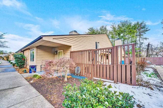 $319,950 | 443 Windward Drive Southwest, Unit 443, Roanoke, VA 24018